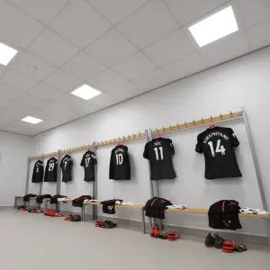 Arsenal Changing Room: Preparing for Brighton & Hove Albion Clash (Premier League 2017-18)