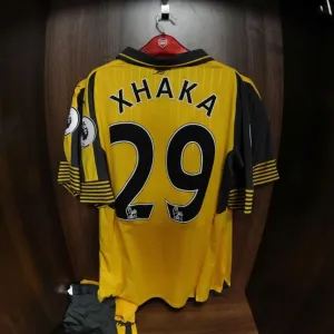 Arsenal Changing Room: Preparing for the Leicester City Showdown (2016-17) Arsenal Changing Room: Preparing for the Leicester City Showdown (2016-17)