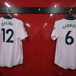 Arsenal Changing Room: Saliba and Gabriel's Shirts Before Crystal Palace Clash (2022-23)