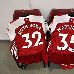 Arsenal Changing Room: Smith Rowe and Martinelli Prepare for Arsenal v Chelsea (2020-21)