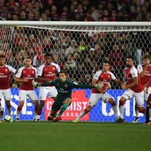 Arsenal Defends Against Western Sydney Wanderers: Sydney Showdown 2017