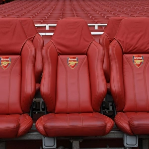 Arsenal Dugout: Pre-Match Setting at Emirates Stadium (Arsenal vs Leicester City, 2017-18)