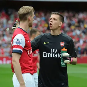 Arsenal Duo: Per Mertesacker and Wojciech Szczesny Before Arsenal v Aston Villa (2013-14)