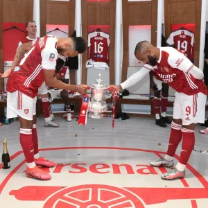 Arsenal FA Cup Victory Print: Aubameyang and Lacazette Celebrate Arsenal FA Cup Victory Print: Aubameyang and Lacazette Celebrate