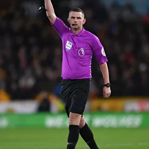 Arsenal Face Yellow Cards in Wolverhampton Wanderers Clash (Premier League 2021-22)