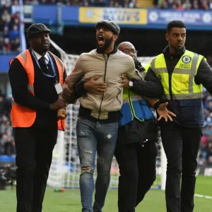 Arsenal Fan Ejected from Chelsea vs Arsenal Premier League Match, 2017-18 Arsenal Fan Ejected from Chelsea vs Arsenal Premier League Match, 2017-18
