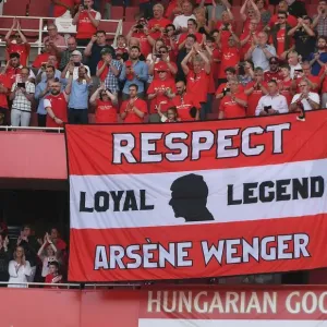 Arsenal Fans Honor Arsene Wenger with Banner at Emirates Stadium (2018)