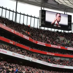 Arsenal Fans Honor Late Legend David Rocastle During Match Against Reading