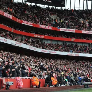 Arsenal Fans Honor Late Legend David Rocastle During Match vs. Reading