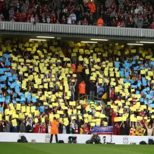 Arsenal fans honour ex Arsenal and Liverpool player Ray Kennedy