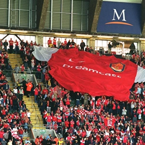 Arsenal fans pass over the giant shirt. Arsenal 2: 0 Chelsea. The AXA F