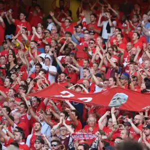 Arsenal Fans Pay Tribute to Arsene Wenger with Banner at Emirates Stadium (Arsenal v Burnley, 2018)