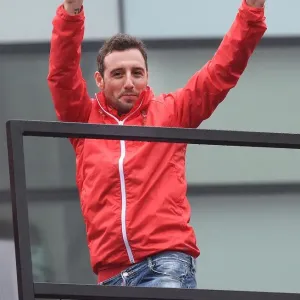 Arsenal FC: 2014-15 FA Cup Victory Parade - Celebrating Our Triumph: Arsenal FA Cup Final Victory Parade 2014-15 Arsenal FC: 2014-15 FA Cup Victory Parade - Celebrating Our Triumph: Arsenal FA Cup Final Victory Parade 2014-15