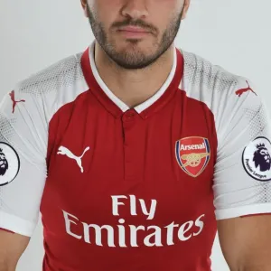 Arsenal FC 2017/18 Mannschaft: Sead Kolasinac bei der ersten Mannschaft - Foto