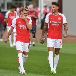 Le Arsenal FC 2023-24 : Unité et Détermination - Première équipe