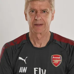 Arsenal FC: Arsène Wenger bei der Teamfotografie zur Saison 2017/18