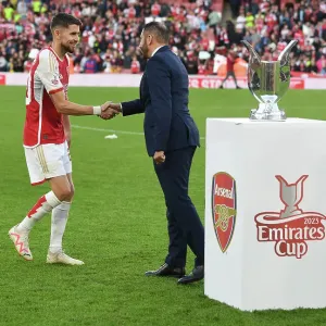 Arsenal FC Celebrates Emirates Cup Victory Over AS Monaco: Jorginho Lifts the Trophy Arsenal FC Celebrates Emirates Cup Victory Over AS Monaco: Jorginho Lifts the Trophy
