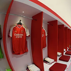 Arsenal FC Dressing Room: Pre-Match Huddle vs Sevilla FC, UEFA Champions League 2023/24