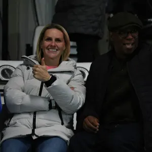 Arsenal FC: Ian Wright and Kelly Smith Cheer on Women's Team vs Brighton & Hove Albion in FA WSL