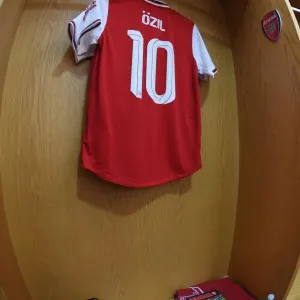 Arsenal FC: Mesut Ozil's FA Cup Kit Preparation vs Leeds United (2019-20) Arsenal FC: Mesut Ozil's FA Cup Kit Preparation vs Leeds United (2019-20)
