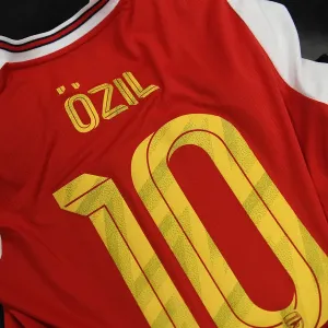 Il jersey di Mesut Ozil del Arsenal FC nella sala da pranzo prima della partita contro i Colorado Rapids Il jersey di Mesut Ozil del Arsenal FC nella sala da pranzo prima della partita contro i Colorado Rapids