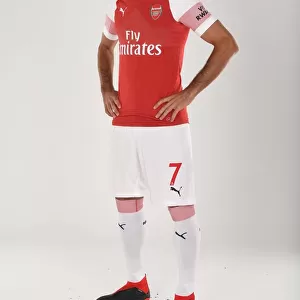 Arsenal FC: Mkhitaryan at 2018/19 First Team Photo Call