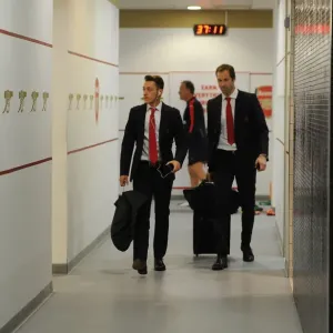 Arsenal FC: Ozil and Cech in Deep Focus - Arsenal Changing Room before Arsenal vs Everton (2015/16) Arsenal FC: Ozil and Cech in Deep Focus - Arsenal Changing Room before Arsenal vs Everton (2015/16)