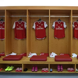 Arsenal FC: Pre-Match Huddle in the Changing Room vs Burnley FC (2019-20)