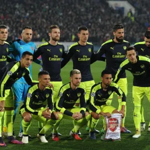 Arsenal FC: Pre-Match Huddle Against Ludogorets Razgrad in UEFA Champions League (2016)