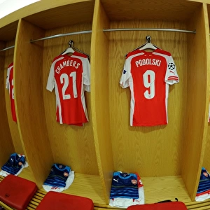 Arsenal FC: Pre-Match Huddle - Podolski, Chambers, Rosicky