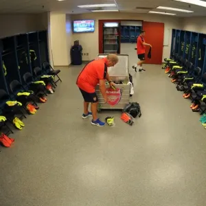 Arsenal FC: Behind the Scenes in the Changing Room before Arsenal v Chivas (2016-17)