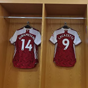 Arsenal FC Strikers: Aubameyang, Lacazette, Pepe - United Pre-Match Huddle in Arsenal Changing Room (2019-20)
