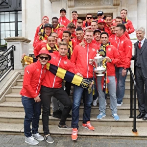 Arsenal FC: Triumphant Parade with Arsene Wenger and the Squad - FA Cup Victory (2014-15)