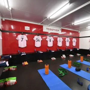 Arsenal FC: United in Pre-Match Focus at Crystal Palace (Premier League 2022-23)
