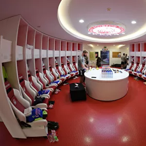 Arsenal FC: United in Pre-Match Focus - The Huddle Before Battle vs SL Benfica, UEFA Europa League