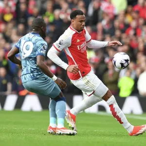 Arsenal FC v Aston Villa - Premier League