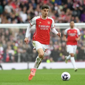 Arsenal FC v Aston Villa - Premier League