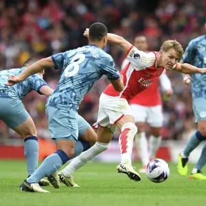 Arsenal FC v Aston Villa - Premier League