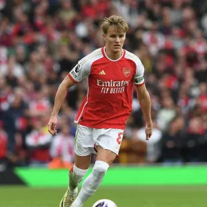 Arsenal FC v Aston Villa - Premier League