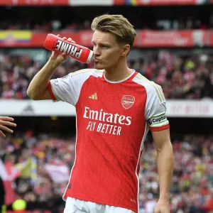 Arsenal FC v Aston Villa - Premier League