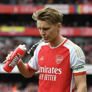 Arsenal FC v Aston Villa - Premier League