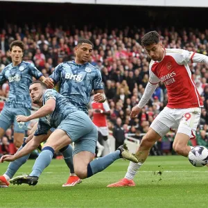 Arsenal FC v Aston Villa - Premier League