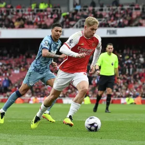 Arsenal FC v Aston Villa - Premier League