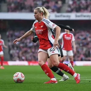 Arsenal FC v Liverpool FC - Barclays Women's Super League Arsenal FC v Liverpool FC - Barclays Women's Super League Arsenal FC v Liverpool FC - Barclays Women's Super League Arsenal FC v Liverpool FC - Barclays Women's Super League