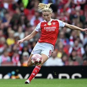 Arsenal FC v OL Lyonnes - UEFA Women's Champions League 2025/26 Semi-Final First Leg<br> Arsenal FC v OL Lyonnes - UEFA Women's Champions League 2025/26 Semi-Final First Leg
