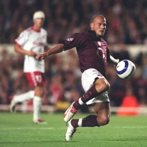 Arsenal FC vs FC Thun: 2005-06 Season Match Arsenal FC vs FC Thun: 2005-06 Season Match