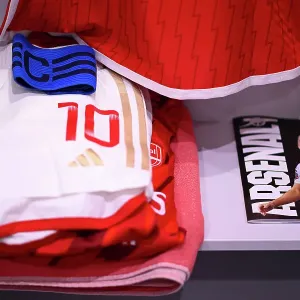 Arsenal FC vs Manchester City: Women's Super League Showdown - Captain's Armband Ready