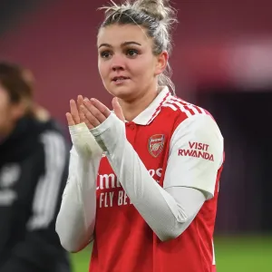Arsenal FC vs Olympique Lyonnais: Kim Little's Changing Room Moment - UEFA Women's Champions League Group C (2022-23)
