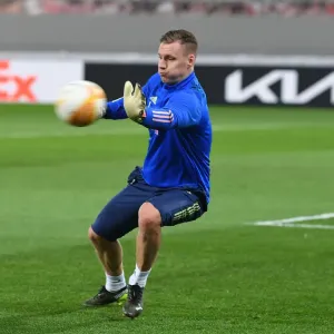 Arsenal FC vs SL Benfica: Bernd Leno's Pre-Match Preparation at Karaiskakis Stadium (UEFA Europa League Round of 32, 2021) Arsenal FC vs SL Benfica: Bernd Leno's Pre-Match Preparation at Karaiskakis Stadium (UEFA Europa League Round of 32, 2021)