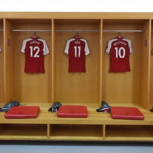 Arsenal First Team 2017-18 Photocall